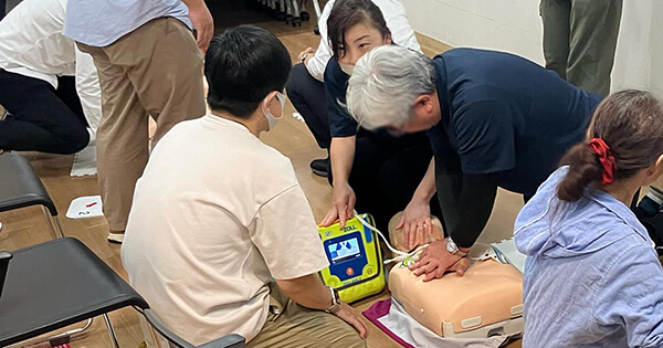 AEDを用いた救急救命講習の様子